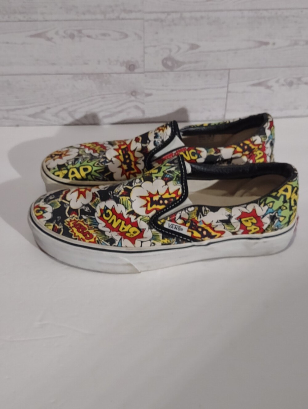Vans multicolor comic pop slip-on sneakers Men's 6 Women's 7.5